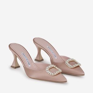 Never worn Fabetamu Buckle Pointed Toe Mule
MANOLO BLAHNIK, size 38.5